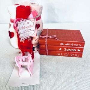 Heart Patterned Hand Towel Set Chip Clips and Red Book Set - New